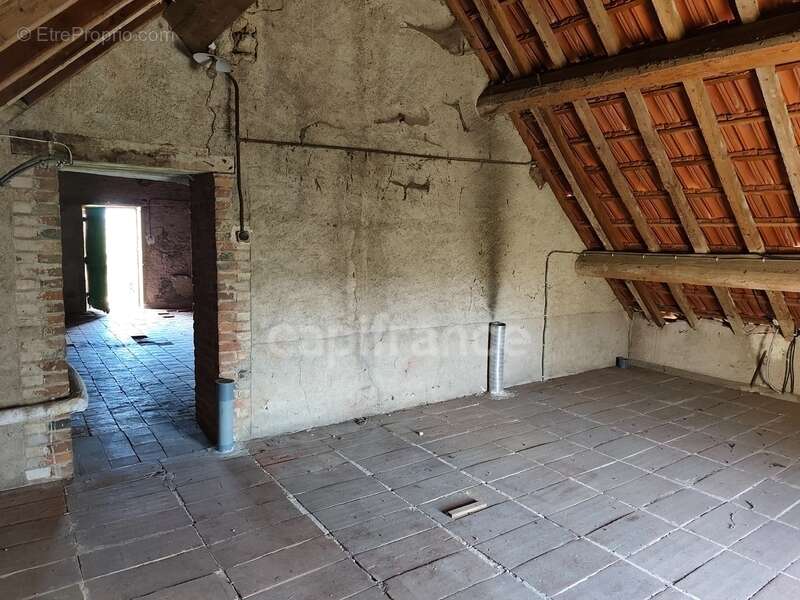 Ancienne ferme 114 m2 avec dépendances SAINT AUBIN EN CHAROLLAIS (71) - photo 7