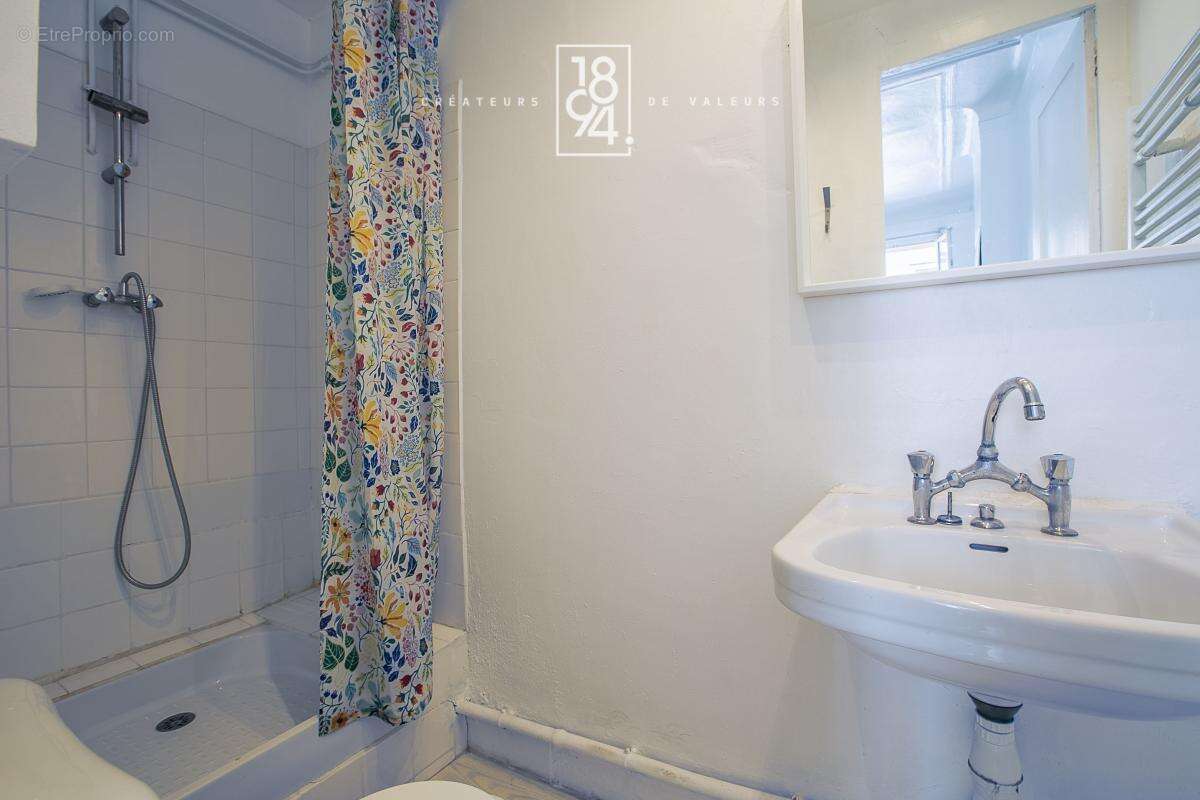 Appartement à MARSEILLE-1E