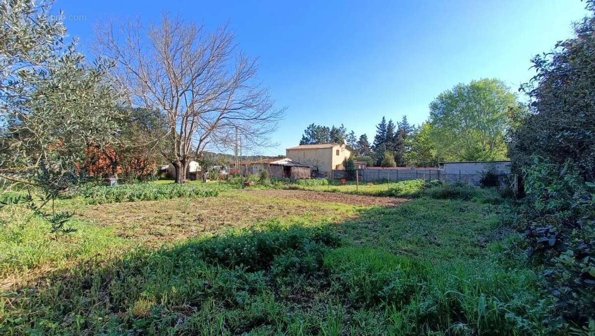 Terrain à LIGNAN-SUR-ORB