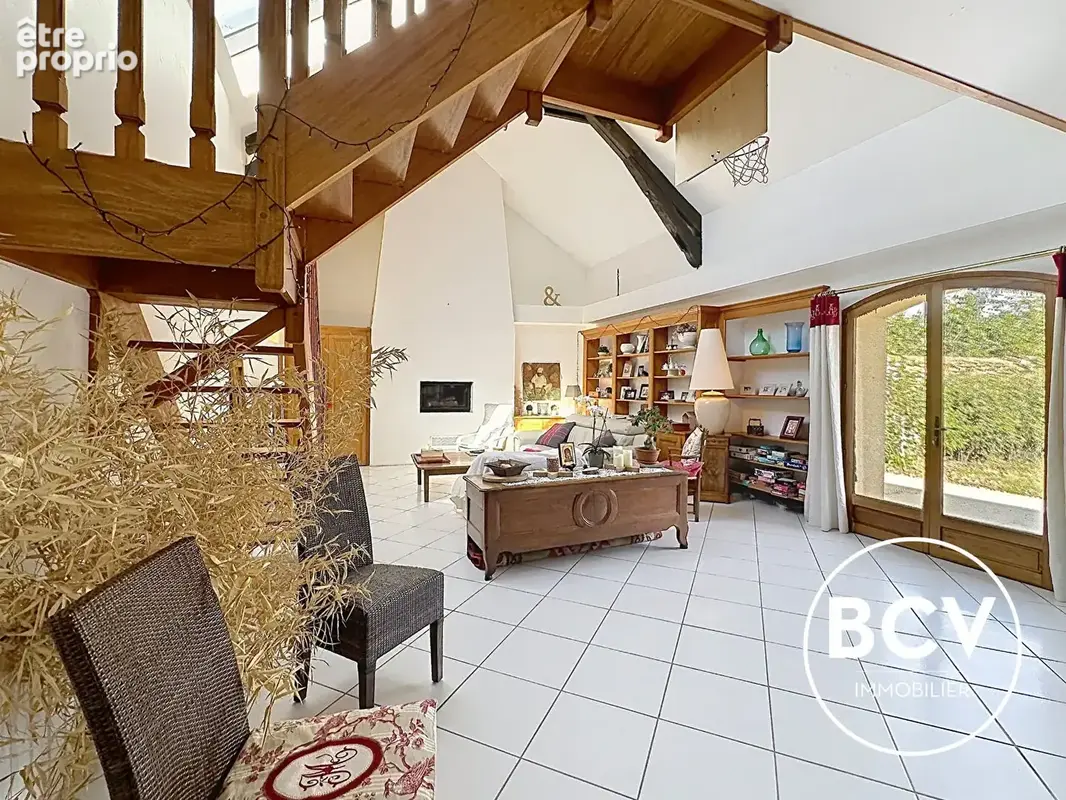 Maison T6 de 222 m² avec séjour double et grange sur terrain de 1989 m² - photo 5