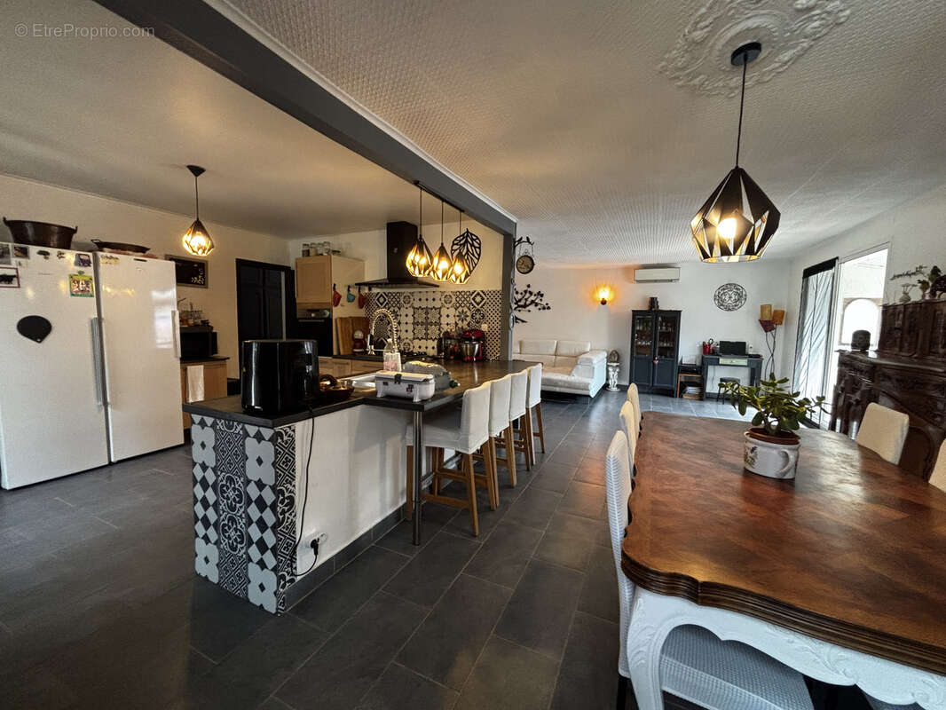 Proche pezenas -  maison independante de plain pied 3 chambres terrain 1345m2 grand terrain clos - photo 4