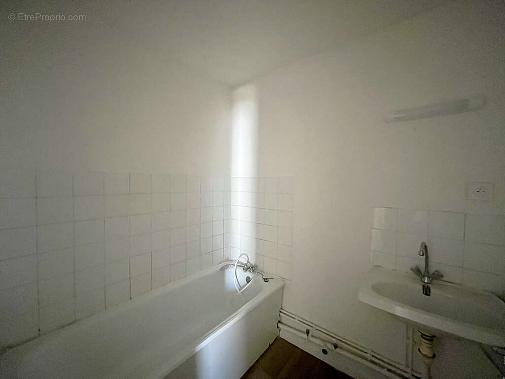 Appartement 53 m² à Vitrolles  - photo 5