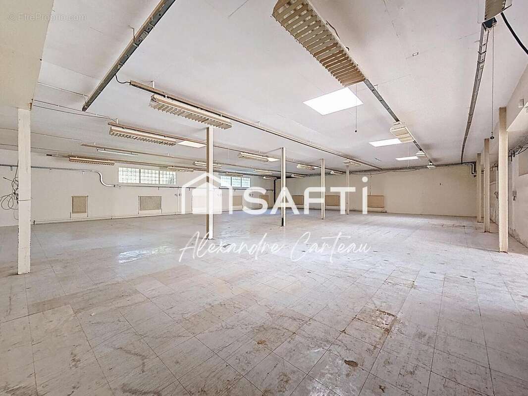 Photo 2 - Commerce à LATRESNE