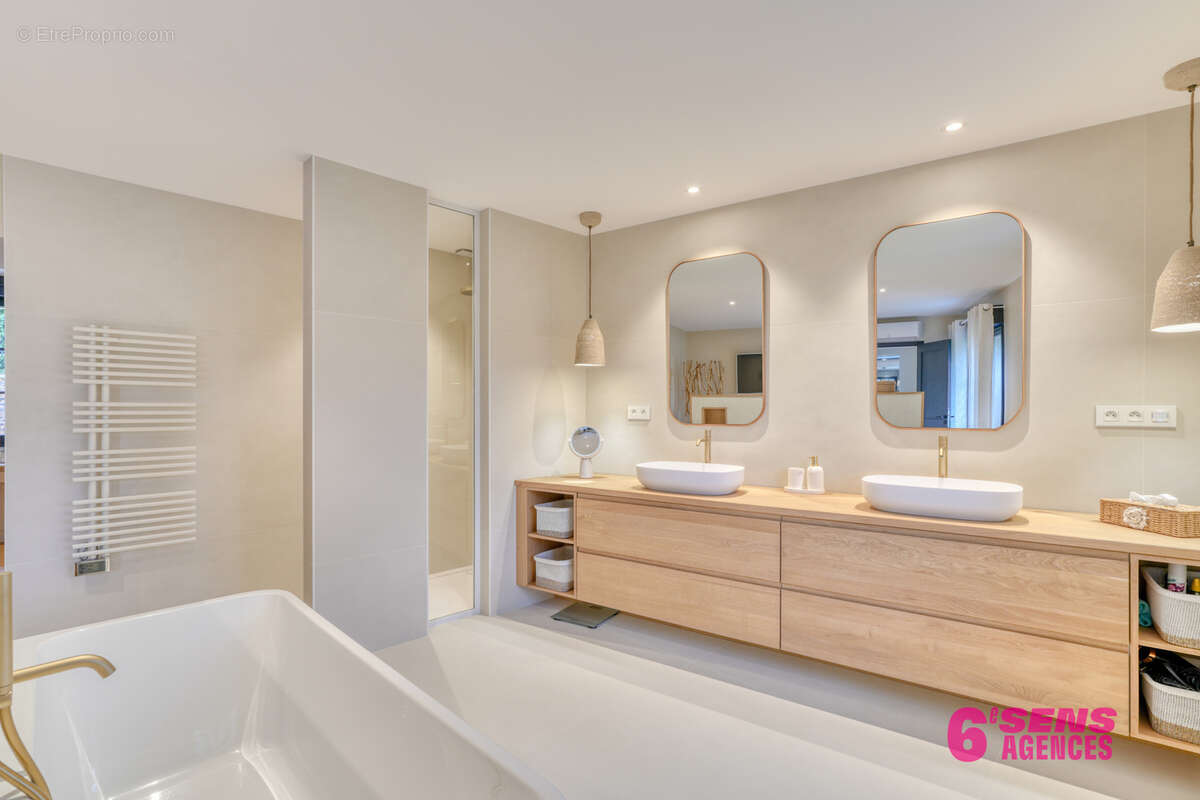 Maison à SAINT-BONNET-DE-MURE