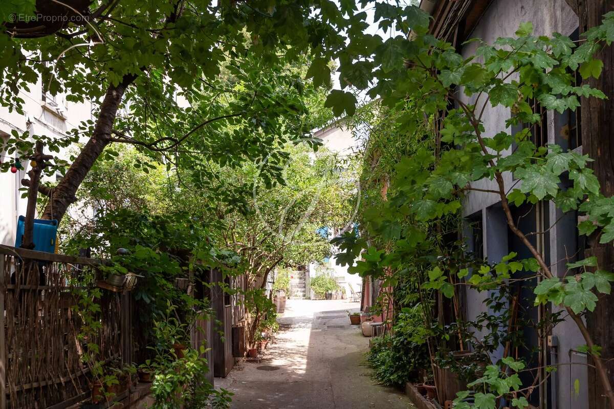 Commerce à PARIS-20E