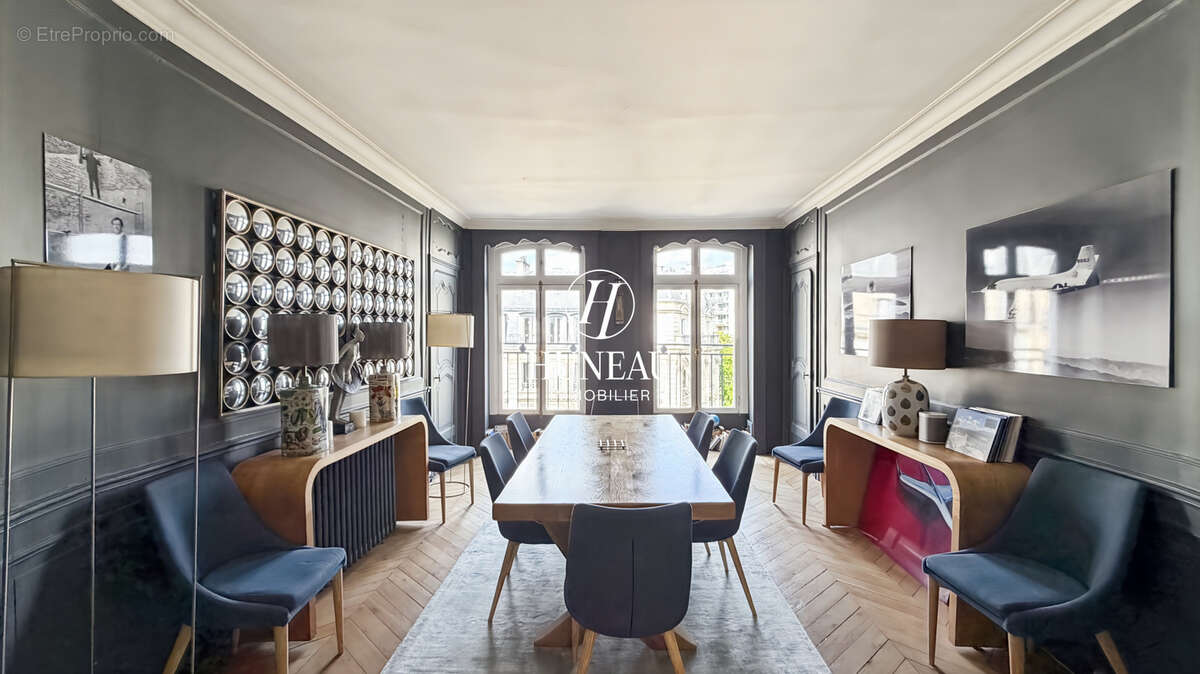 Appartement à PARIS-17E