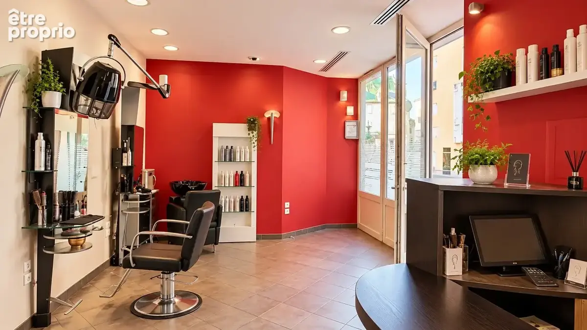 Salon de coiffure équipé & immeuble de rapport à fort potentiel - photo 2