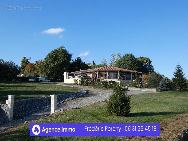 Maison à MONLAUR-BERNET