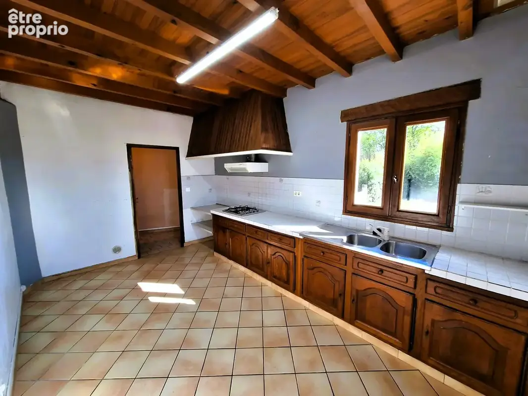  À VENDRE – Maison ancienne de 76 m² avec 2 chambres, sous-sol et cour à Vergoignan - photo 4
