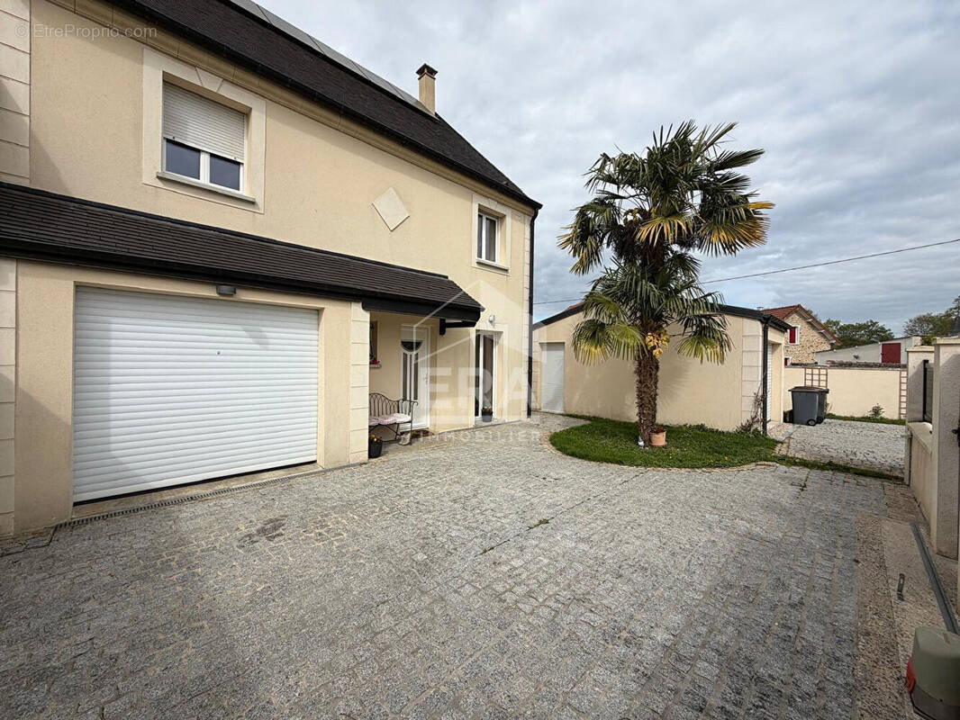 Maison à SAINT-FARGEAU-PONTHIERRY