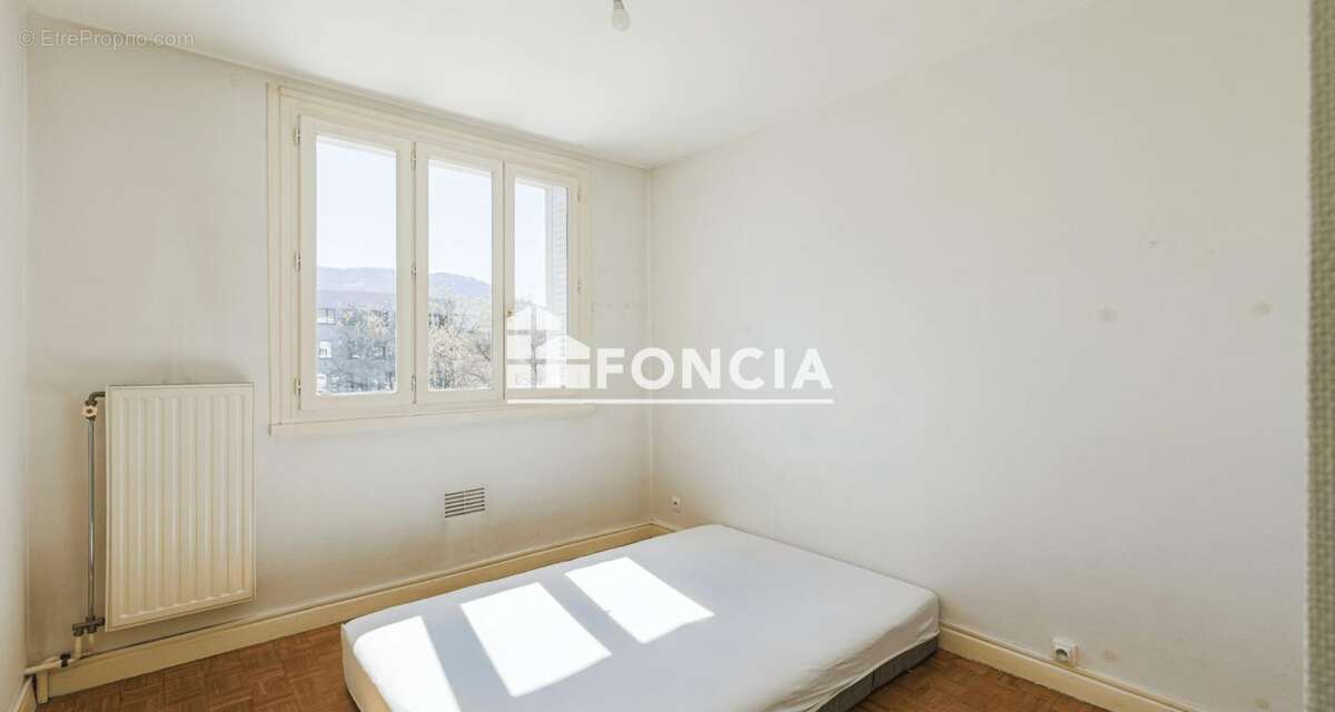 Appartement à SAINT-MARTIN-D'HERES