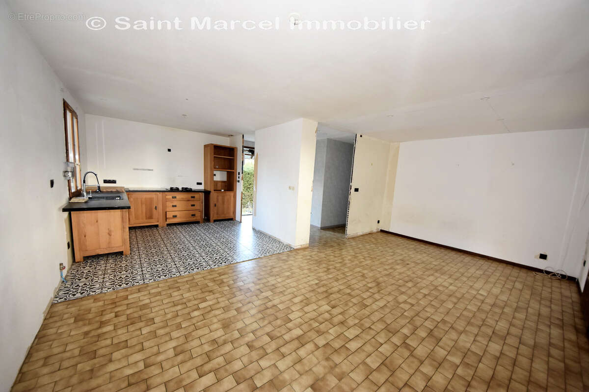 Maison à PARAZA
