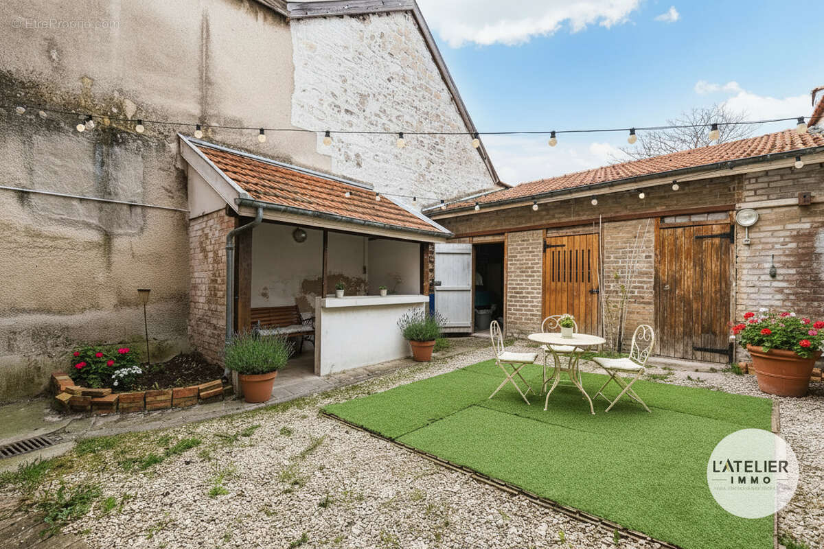 Maison à AY