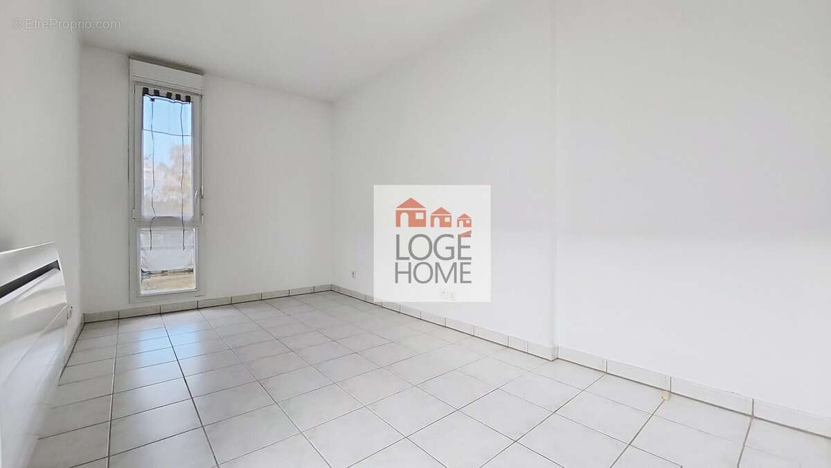 Chambre 1 - Appartement à HENIN-BEAUMONT