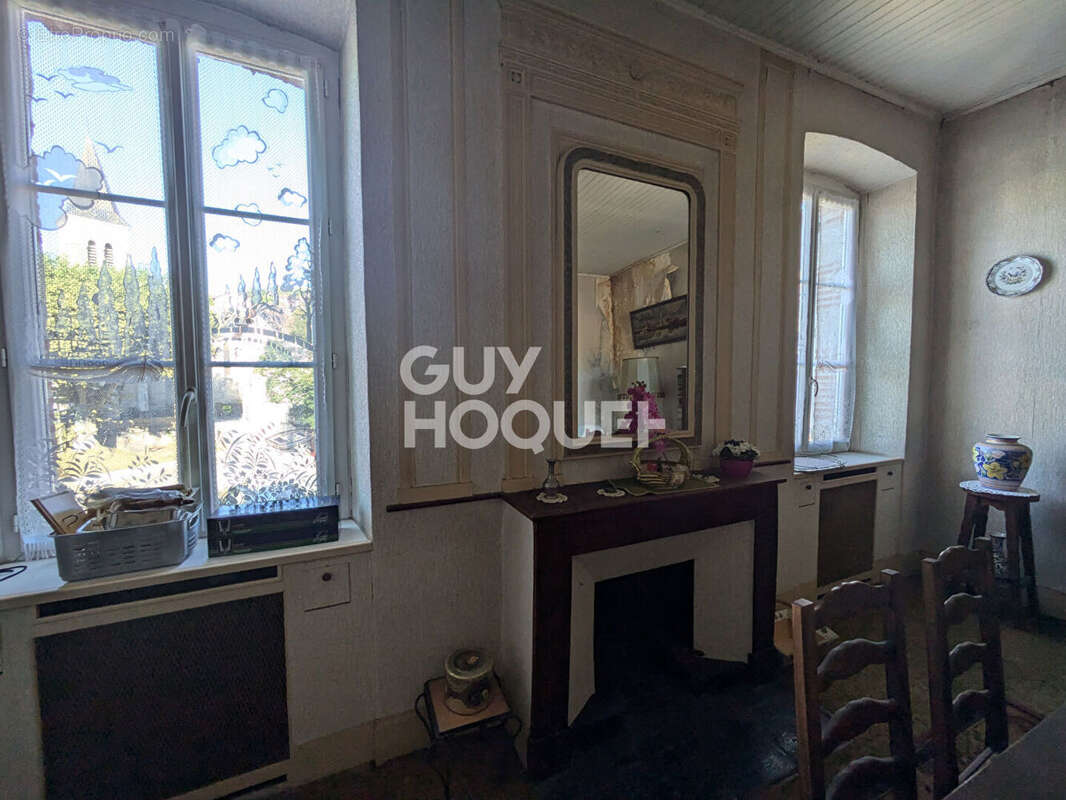 Maison à LAROQUE-DES-ARCS