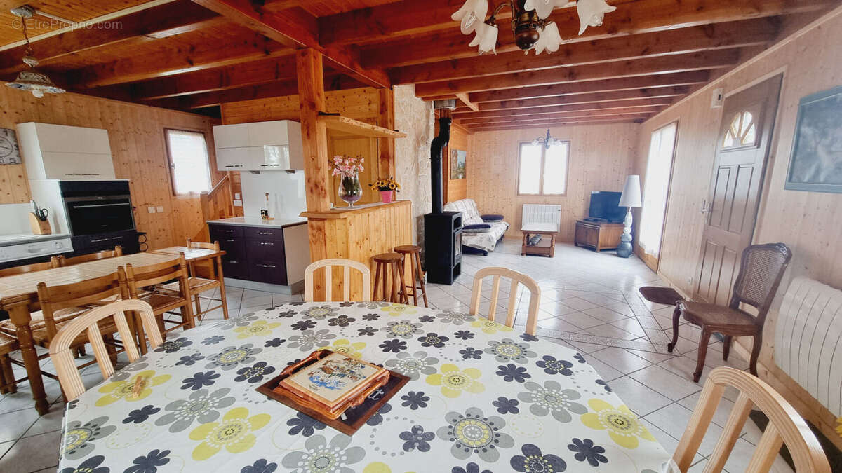 Maison à SAINT-GENES-CHAMPESPE