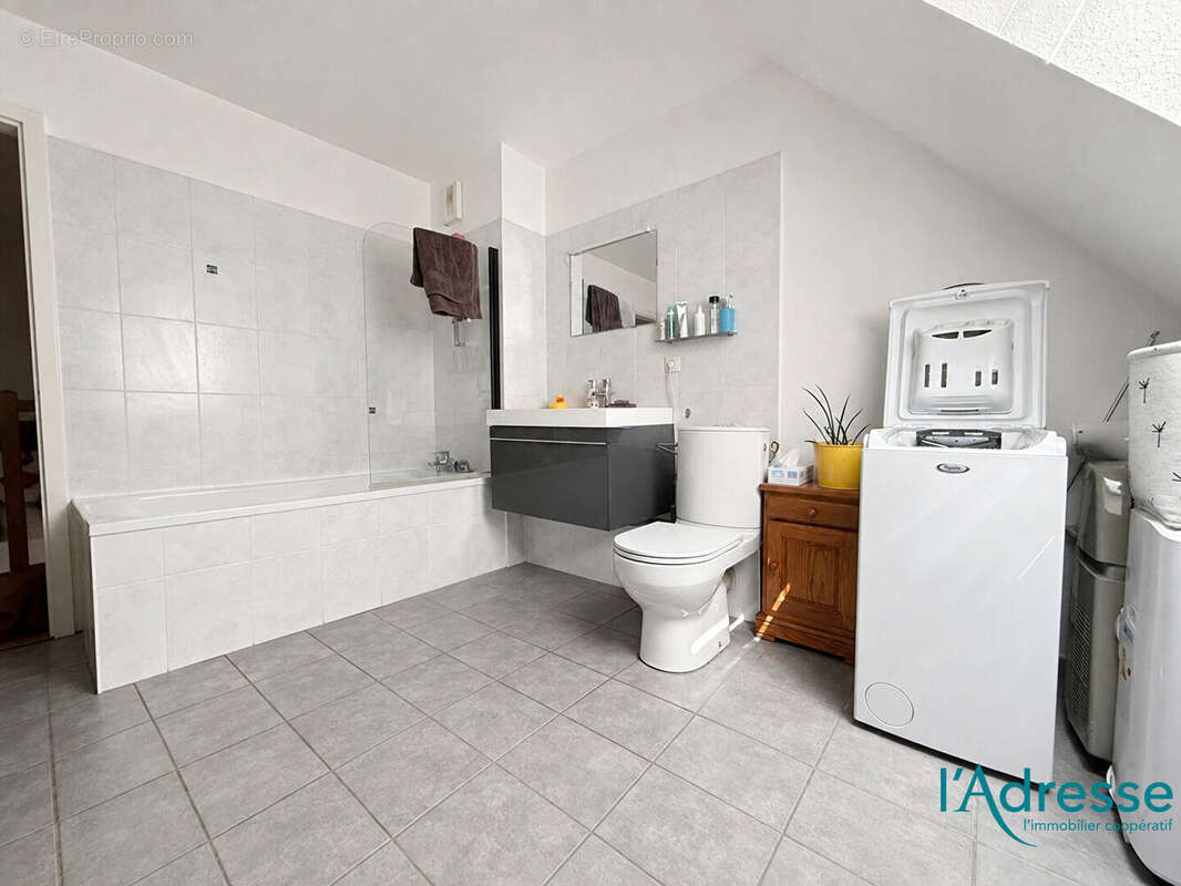 À vendre ? Duplex 4 pièces de 120 m² avec terrasse, garage et stationnements - photo 9