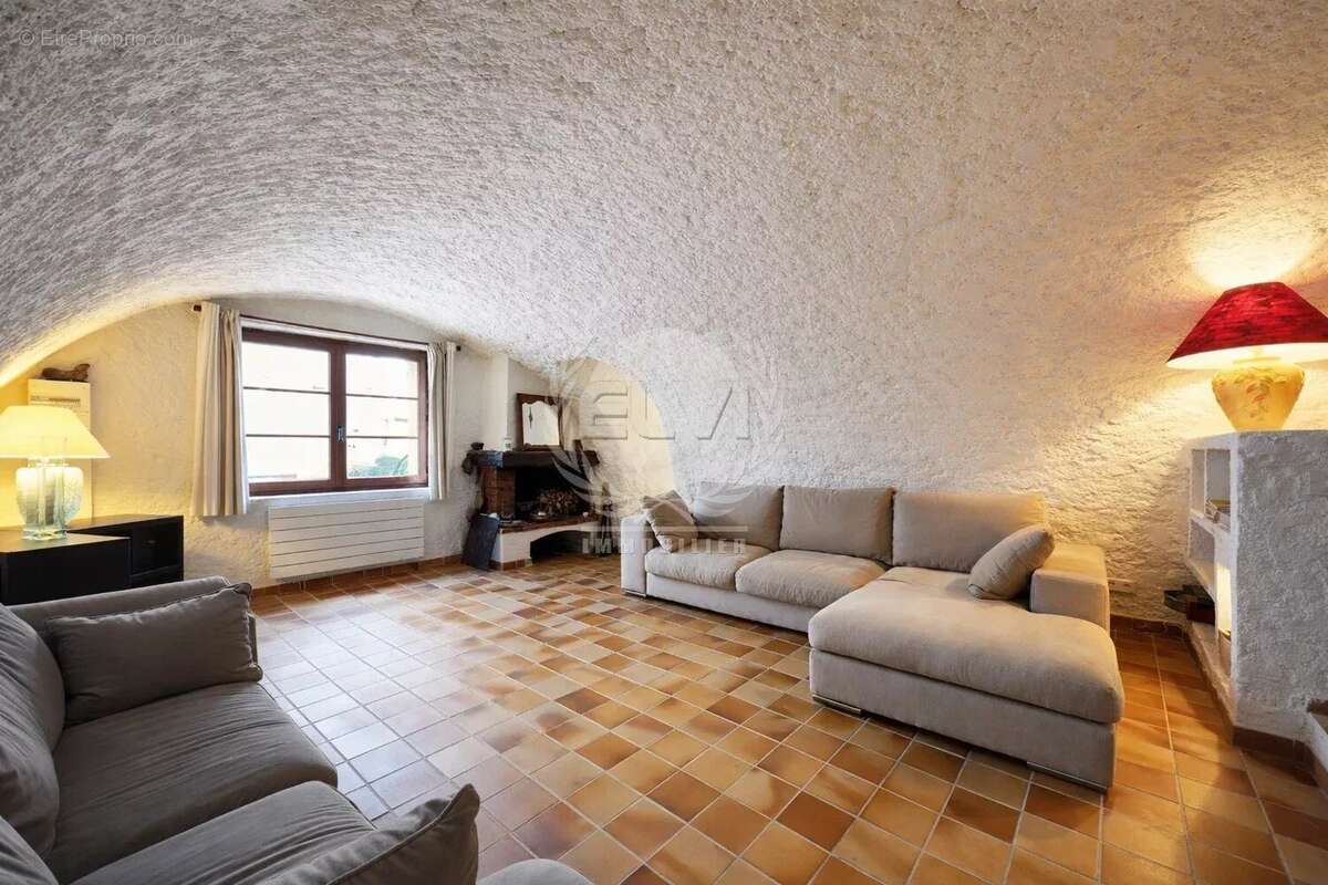 Maison à PLAN-DE-LA-TOUR