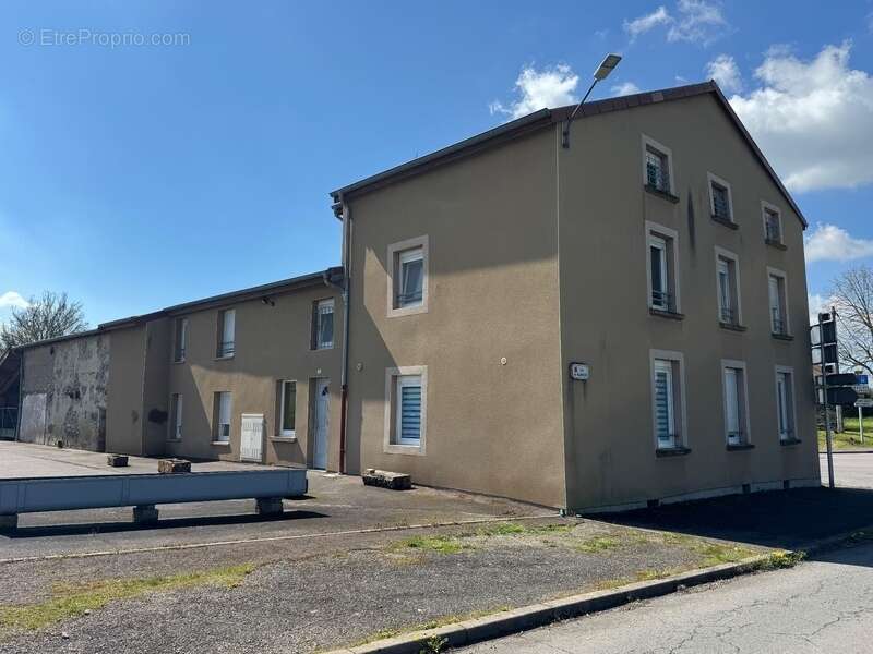 Immeuble à vendre BETTANGE sur terrain de 11,53 ares avec grange - photo 2