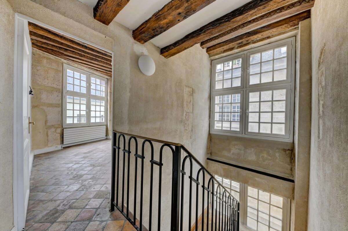 Maison à PARIS-4E