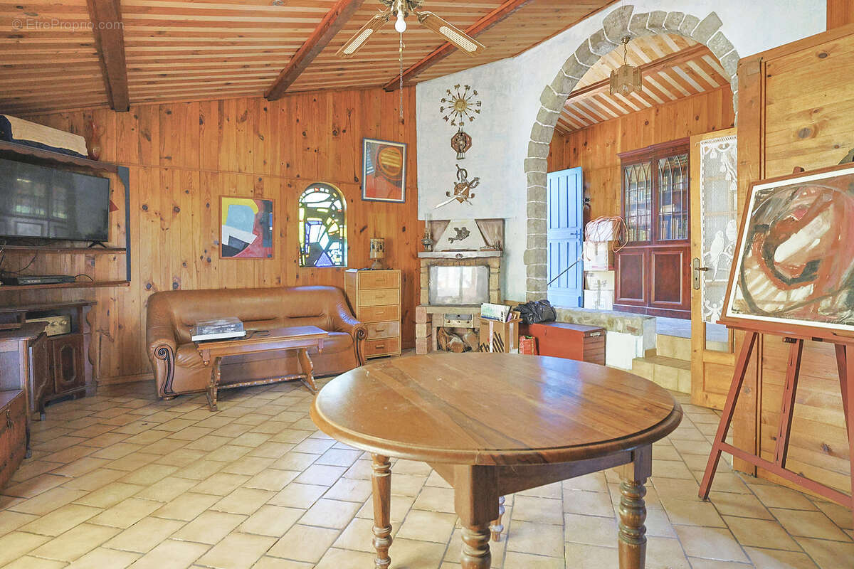 Maison à SOLLIES-TOUCAS