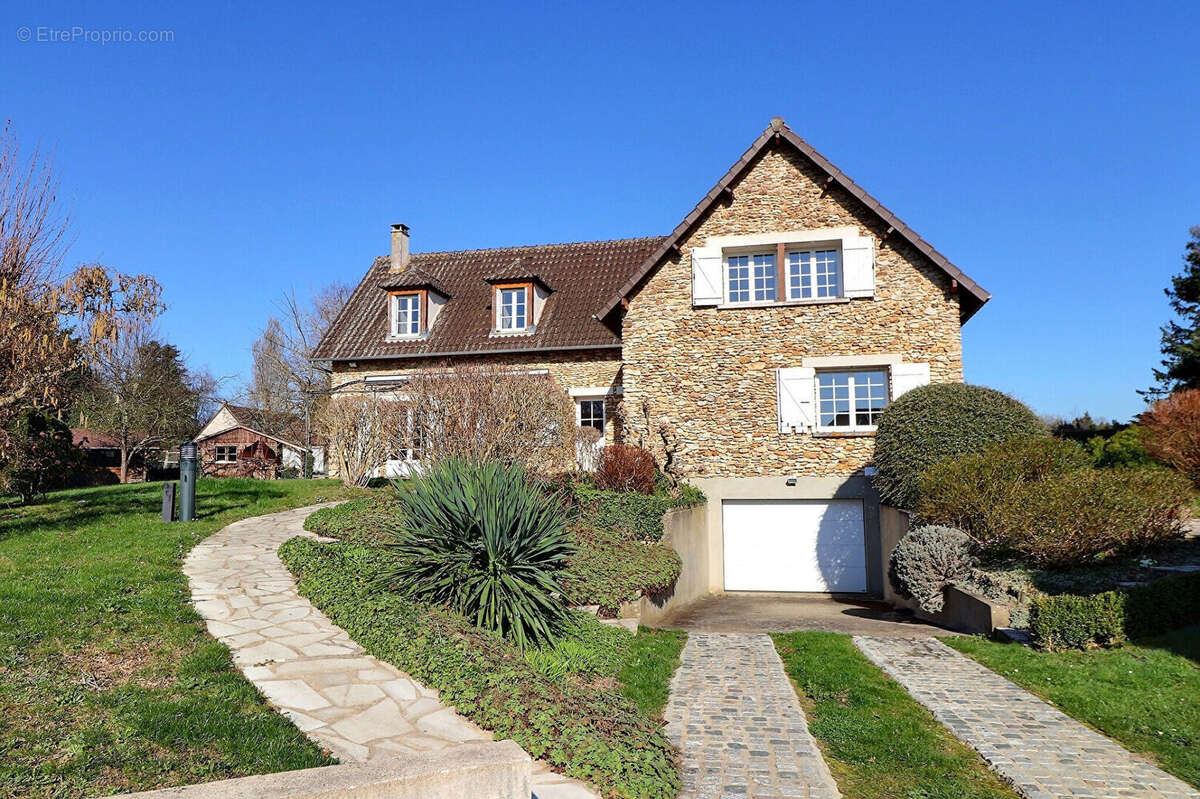 Maison à MONTFORT-L'AMAURY