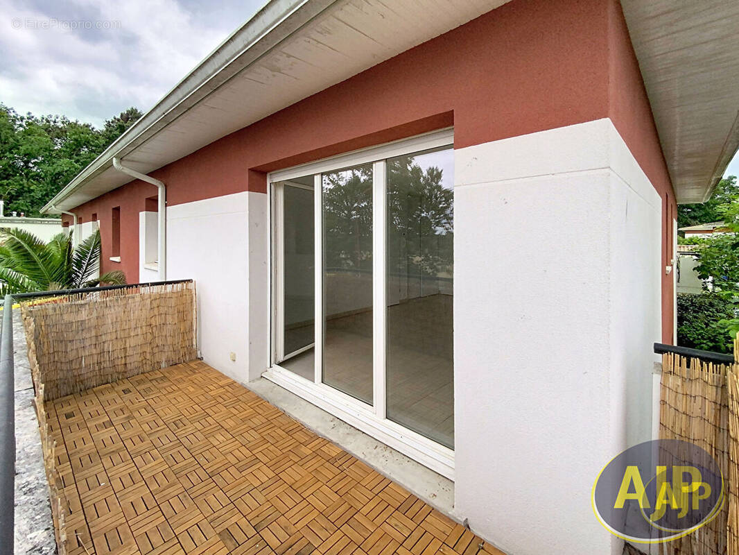 Appartement à PAREMPUYRE