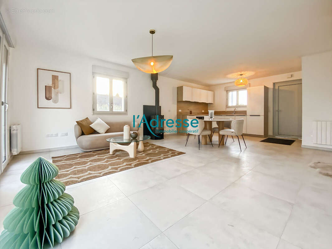 Maison à OINVILLE-SUR-MONTCIENT