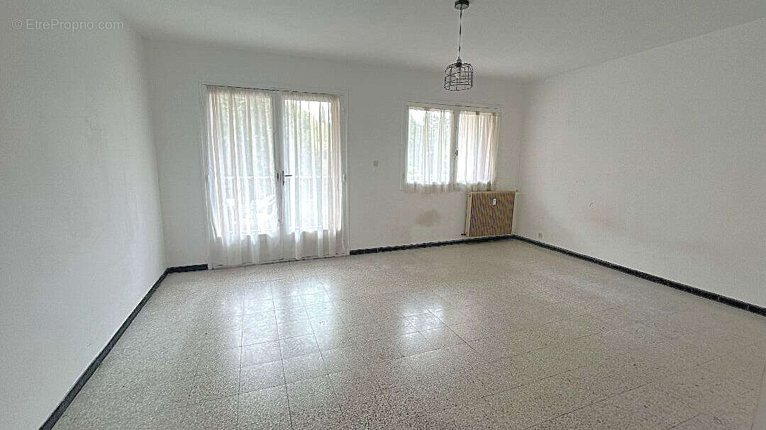 EXCLUSIVITE : Appartement Hyeres 1 pièce(s) 30 m2 - photo 2