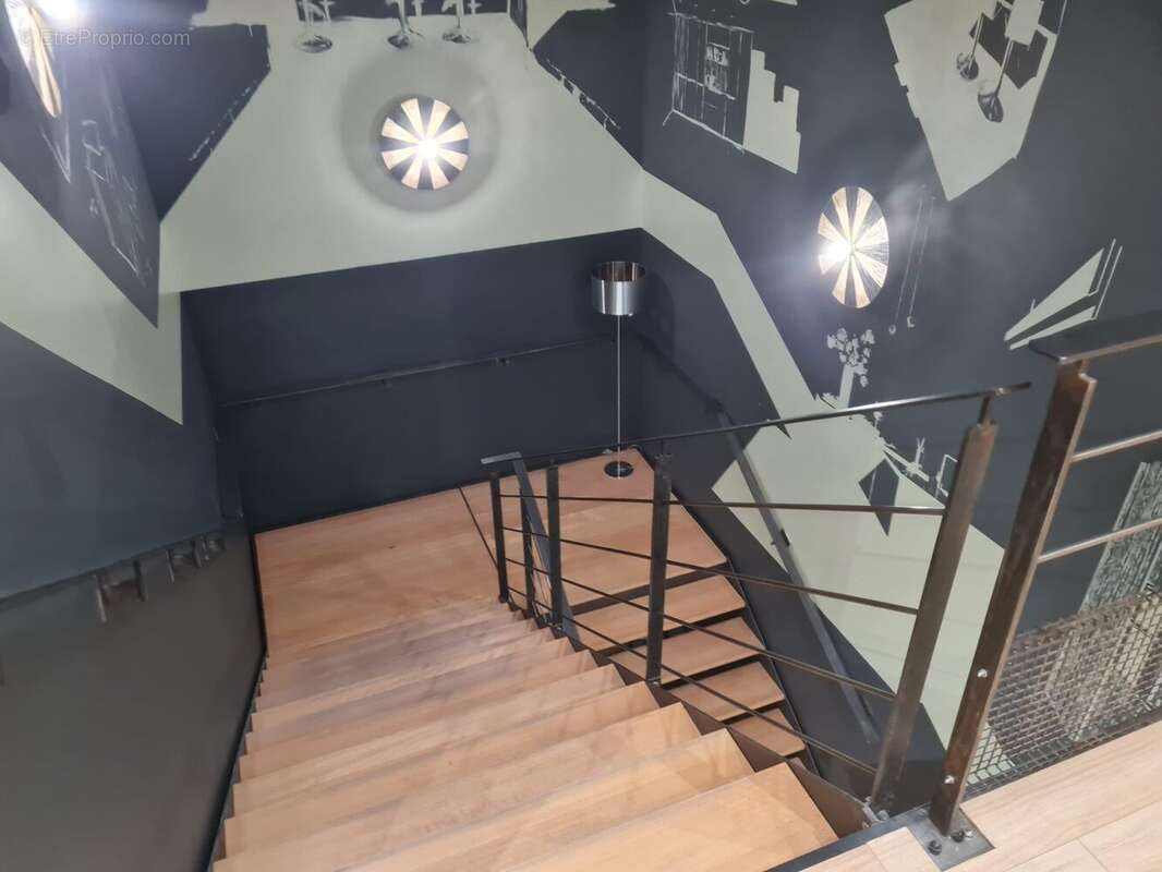 Commerce à SAINT-GENEST-LERPT