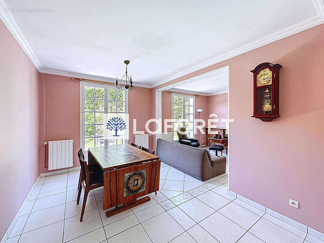 Maison à SAINT-NOM-LA-BRETECHE