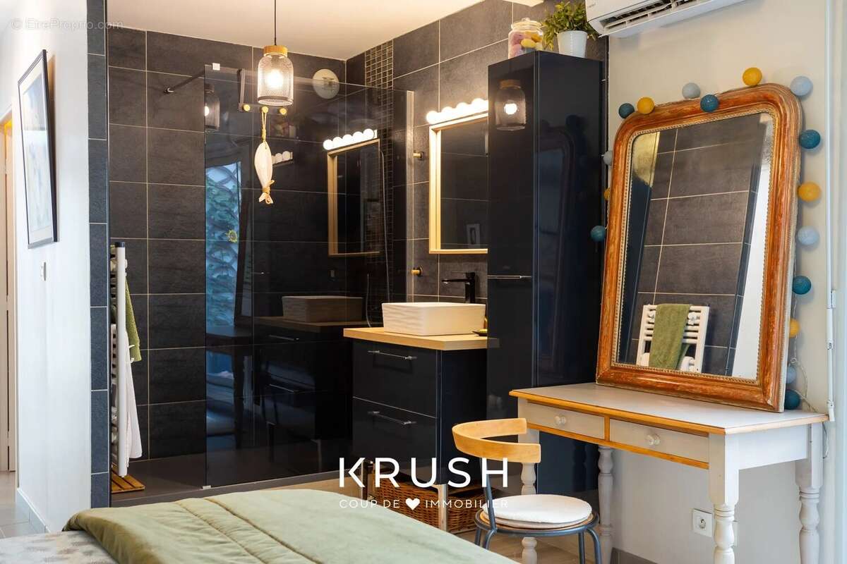 Appartement à MARSEILLE-1E