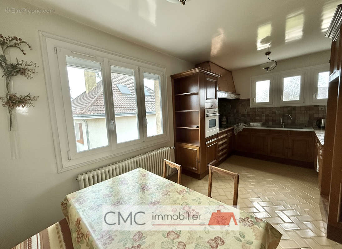 Maison 140 m² à Luisant  - photo 4