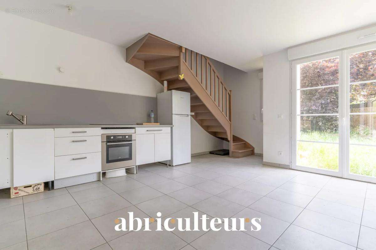 Maison à LES CLAYES-SOUS-BOIS
