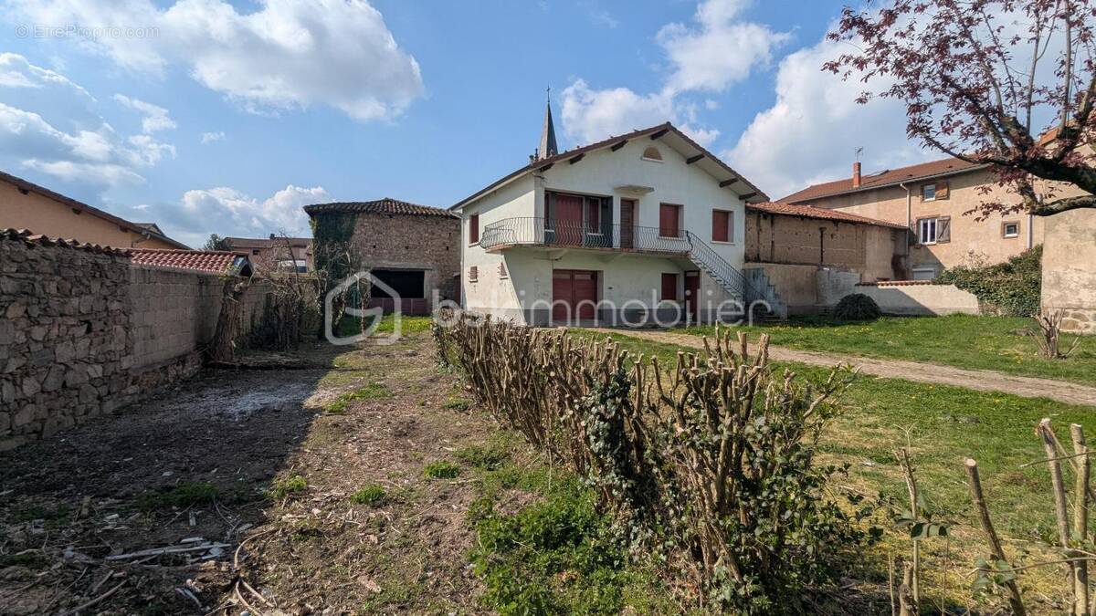 Maison à SAINT-MARTIN-LESTRA