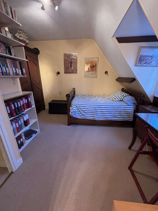 Maison à SAINTE-GENEVIEVE-DES-BOIS