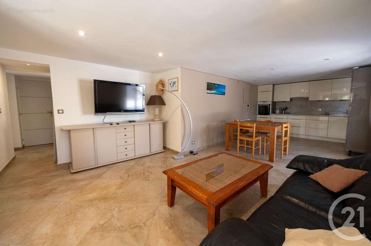 Maison à BORMES-LES-MIMOSAS