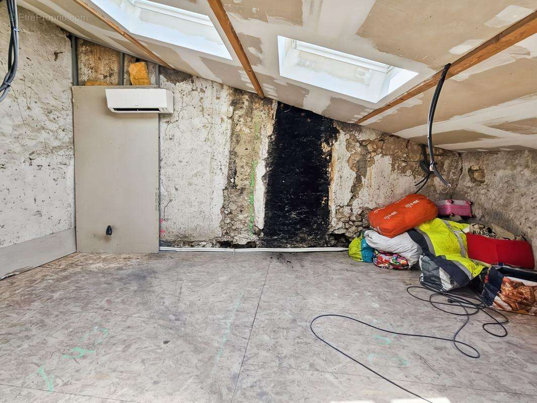 À Vendre à Montfrin - Maison de village de 67m² avec garage - photo 7