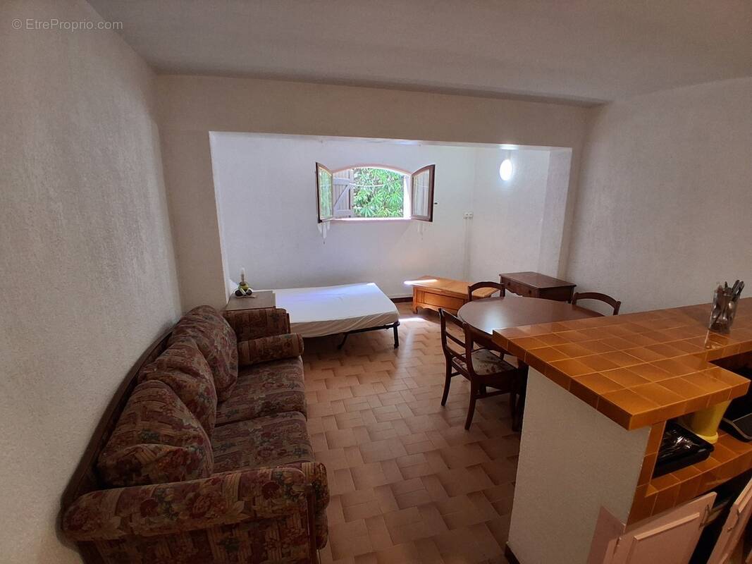 Appartement à SAINT-CYR-SUR-MER