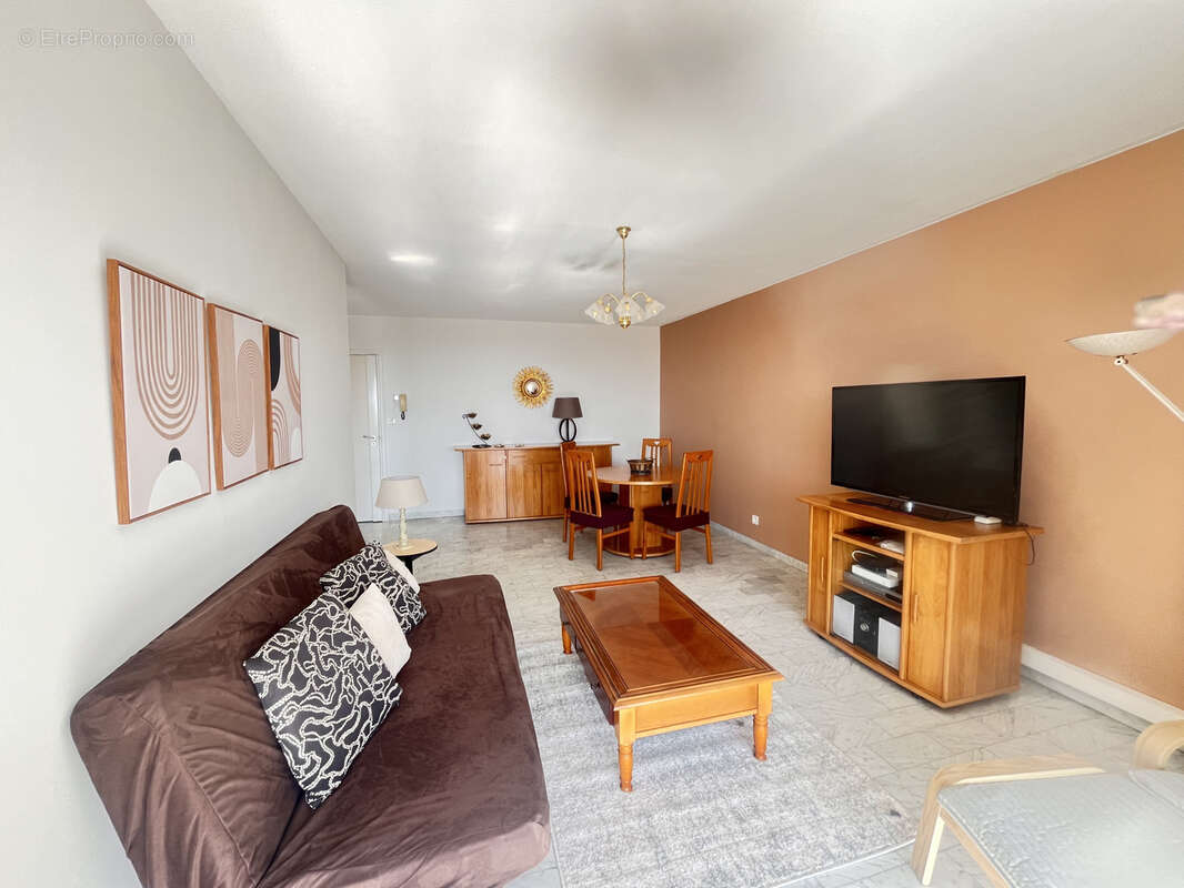 Appartement à VALLAURIS