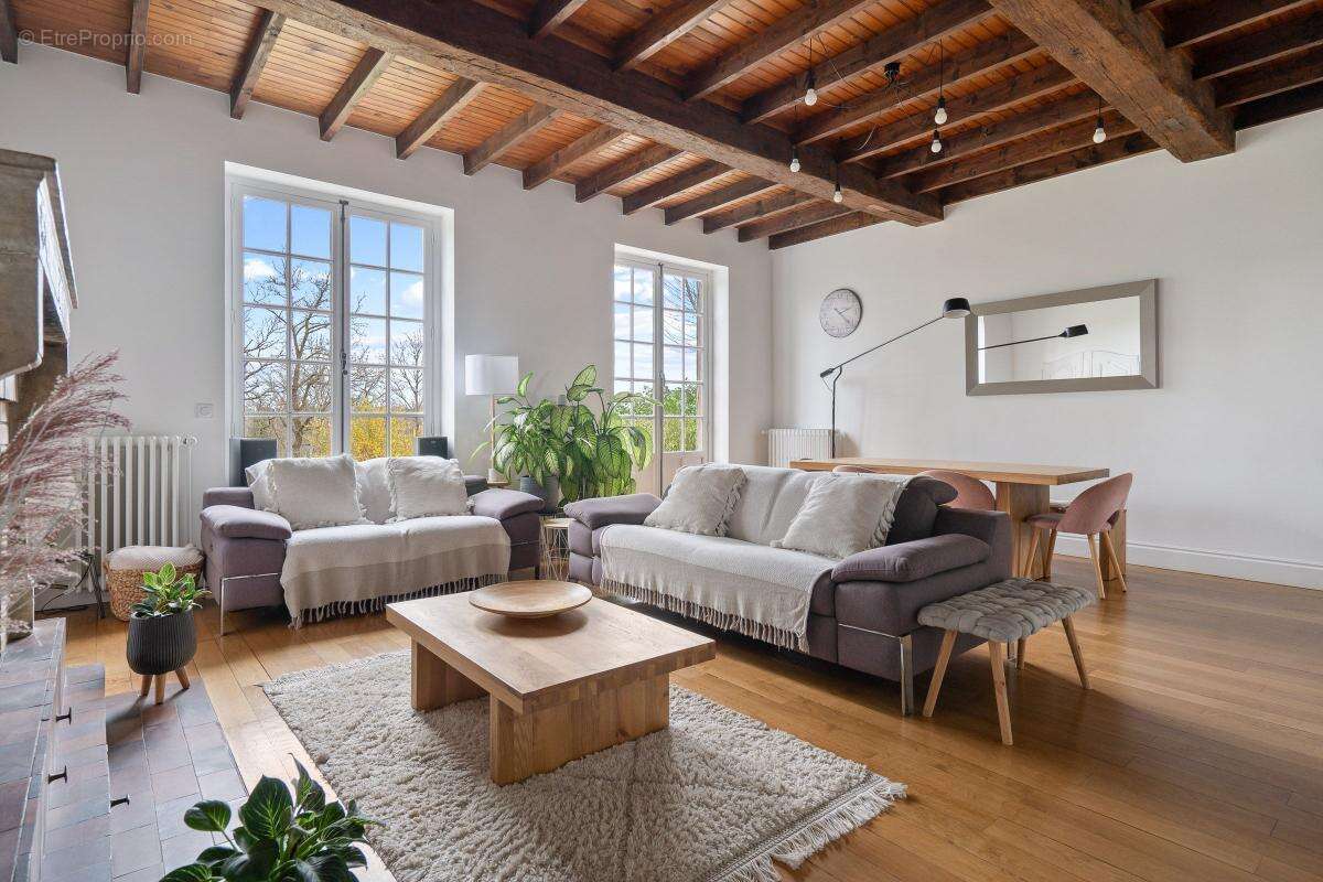 Maison à LA TOUR-DE-SALVAGNY