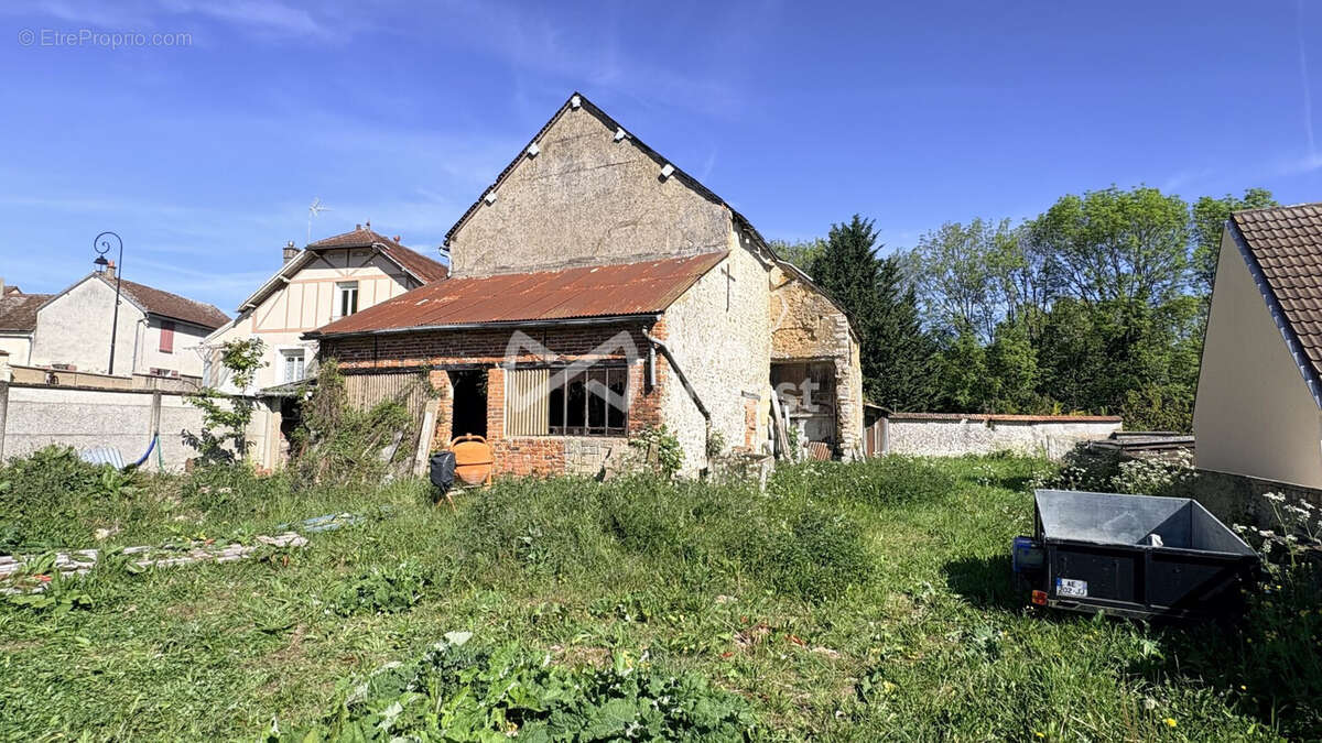 Maison à MONDONVILLE-SAINT-JEAN