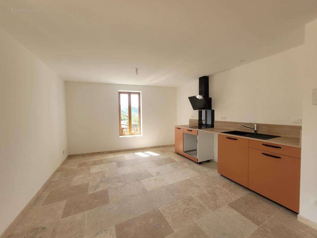 Appartement à GREOUX-LES-BAINS