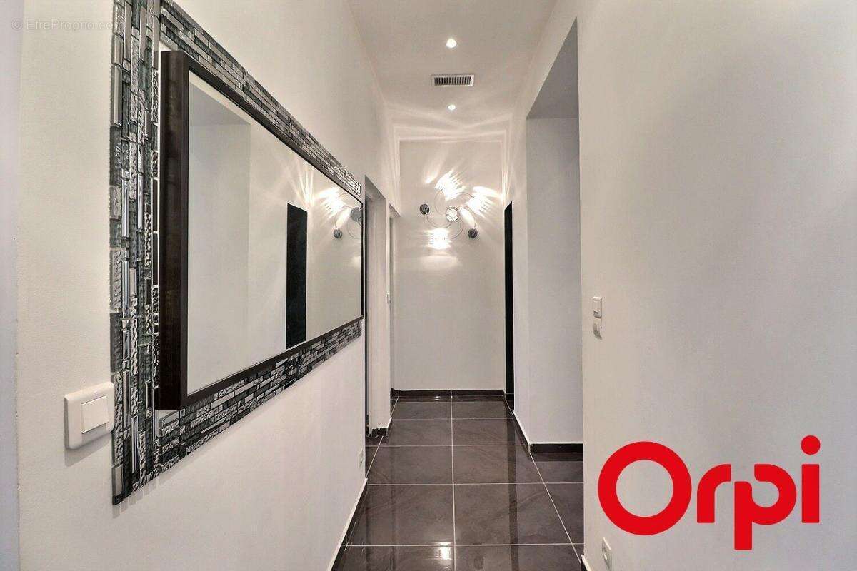 Appartement à MARSEILLE-1E