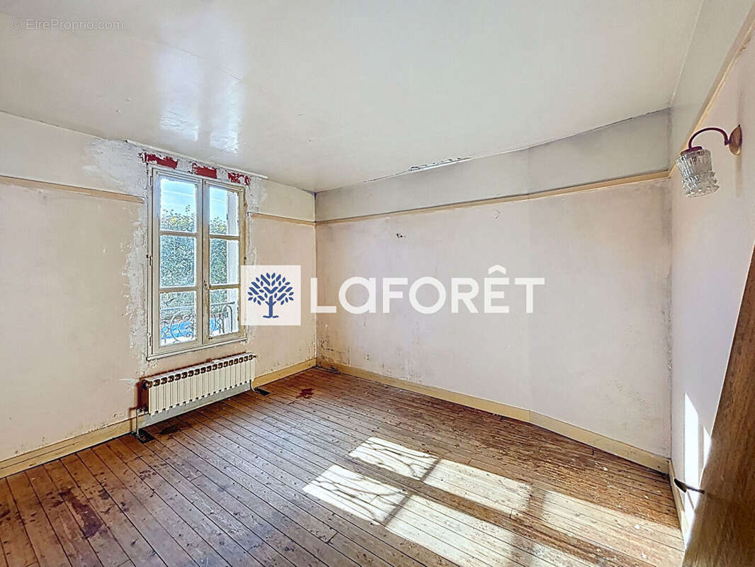 Maison à SAINT-NOM-LA-BRETECHE