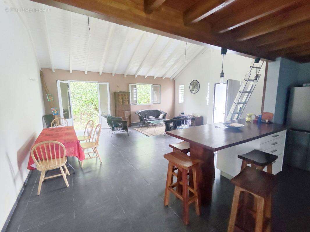 Maison à CAPESTERRE-BELLE-EAU