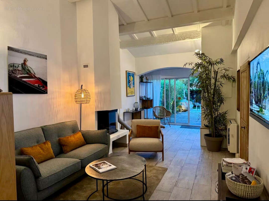 Charmant mazet rénové à proximité de Saint-Tropez - photo 3