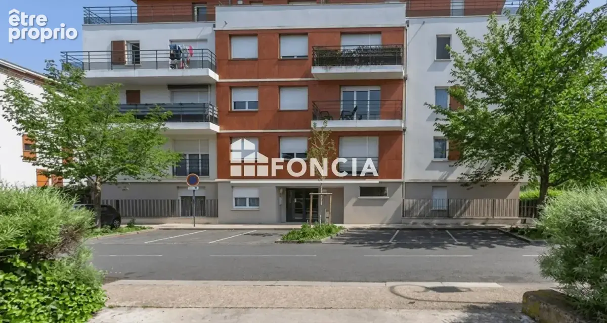 Bel appartement récent de type 3 pièces en dernier étage avec terrasse - photo 2