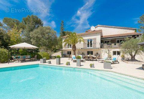 Maison à ROQUEFORT-LES-PINS