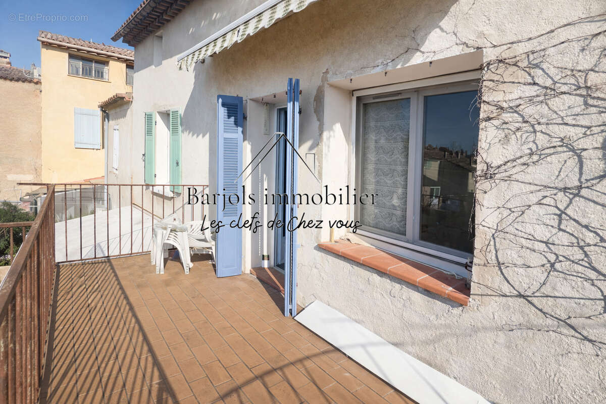 Appartement à VARAGES